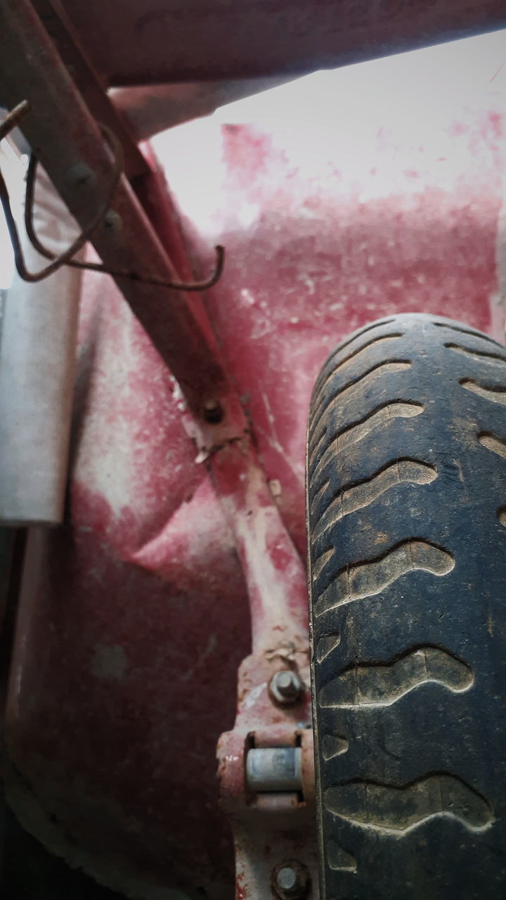 CLOSE-UP OF OLD BICYCLE