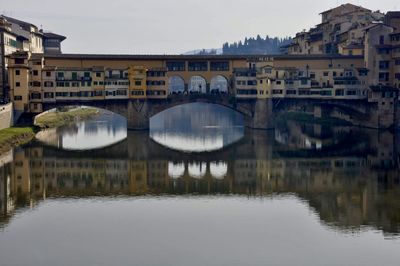 Ponte vecchio on the arno river in florence, italy