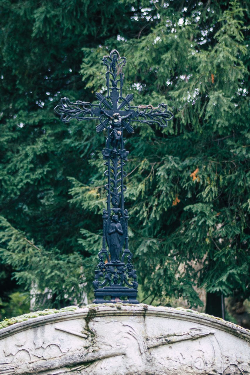 STATUE OF ANGEL AGAINST PLANTS