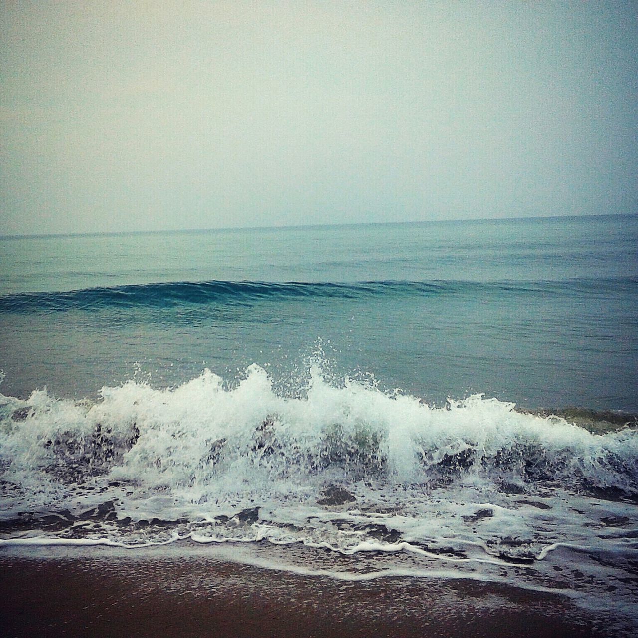 sea, water, horizon over water, wave, beach, surf, shore, scenics, beauty in nature, clear sky, tranquil scene, nature, tranquility, motion, copy space, idyllic, sky, sand, coastline, seascape