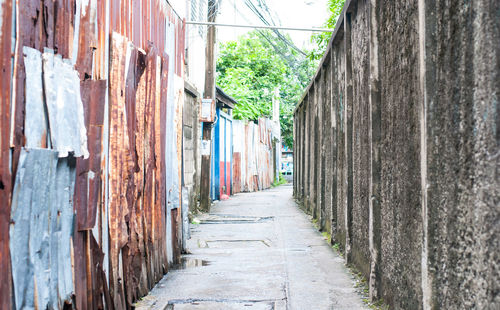 Narrow alley amidst buildings in city