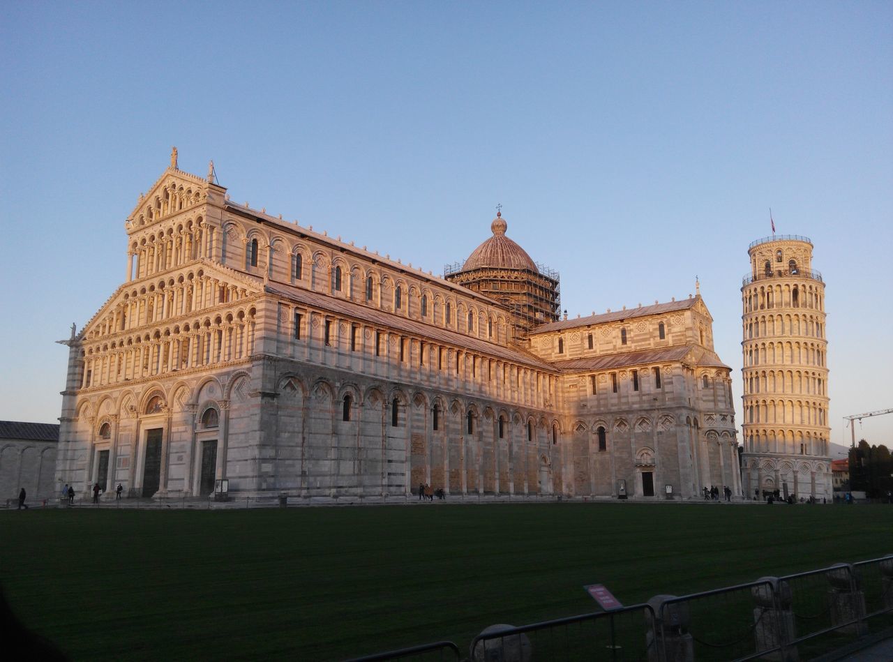 architecture, building exterior, built structure, clear sky, famous place, travel destinations, history, tourism, international landmark, travel, grass, capital cities, copy space, religion, place of worship, lawn, cathedral, facade, city