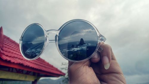 Close-up of man wearing sunglasses against sky