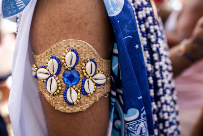  details and props of the clothes of the traditional carnival group filhos de gandy that parade 
