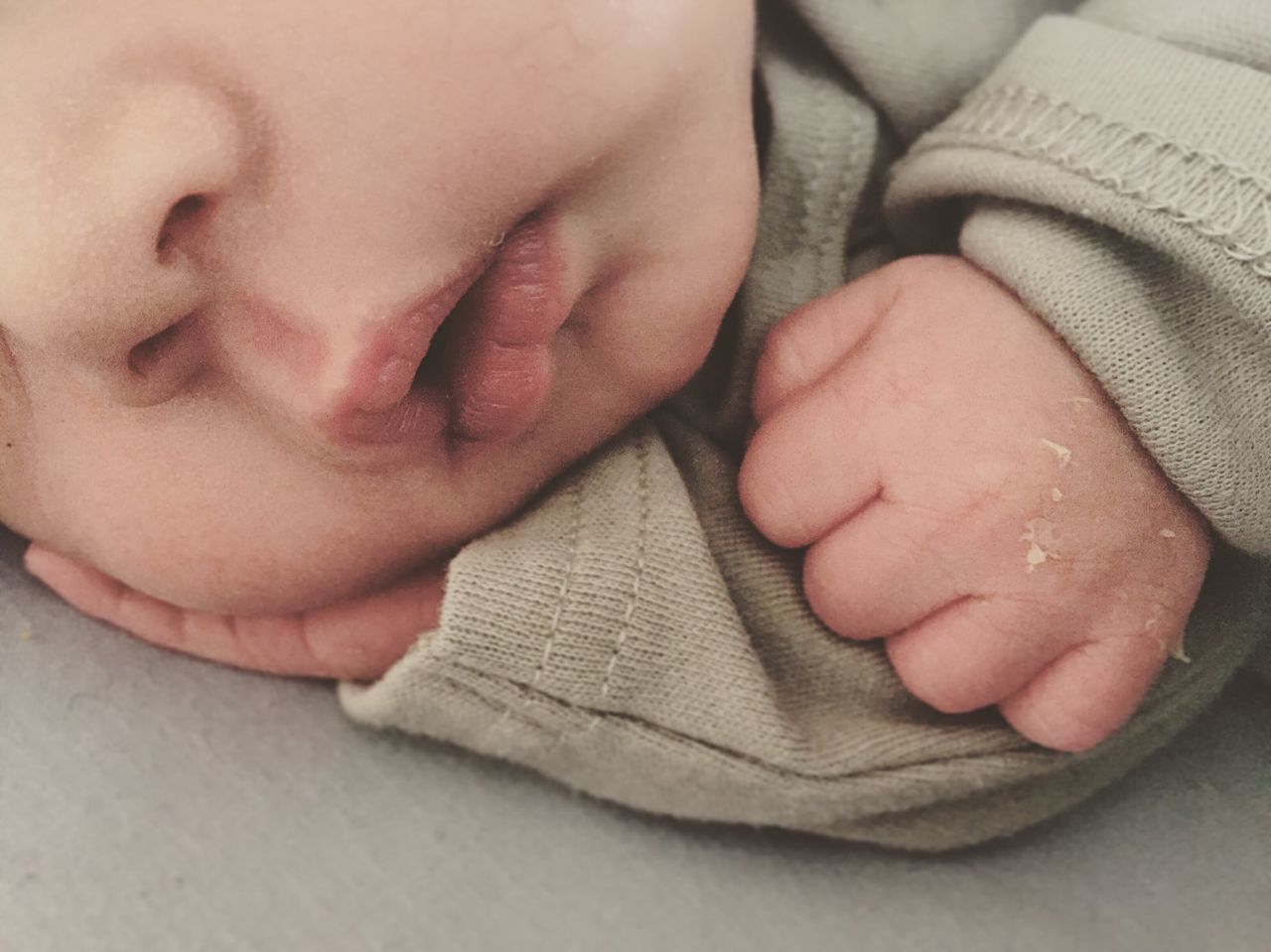 CLOSE-UP OF BABY HAND WITH TATTOO