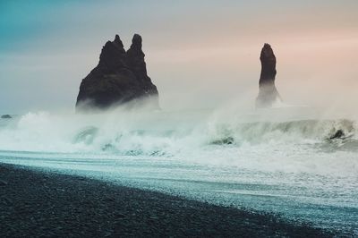 Waves splashing on rocks