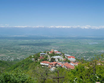 Small georgian village near sighnaghi, caucasus mountains, georgia