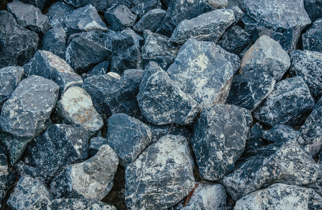 FULL FRAME SHOT OF PEBBLES