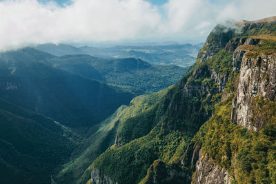 Fortaleza canyon with steep rocky cliffs and forest in a cloudy day near cambará do sul. brazil.