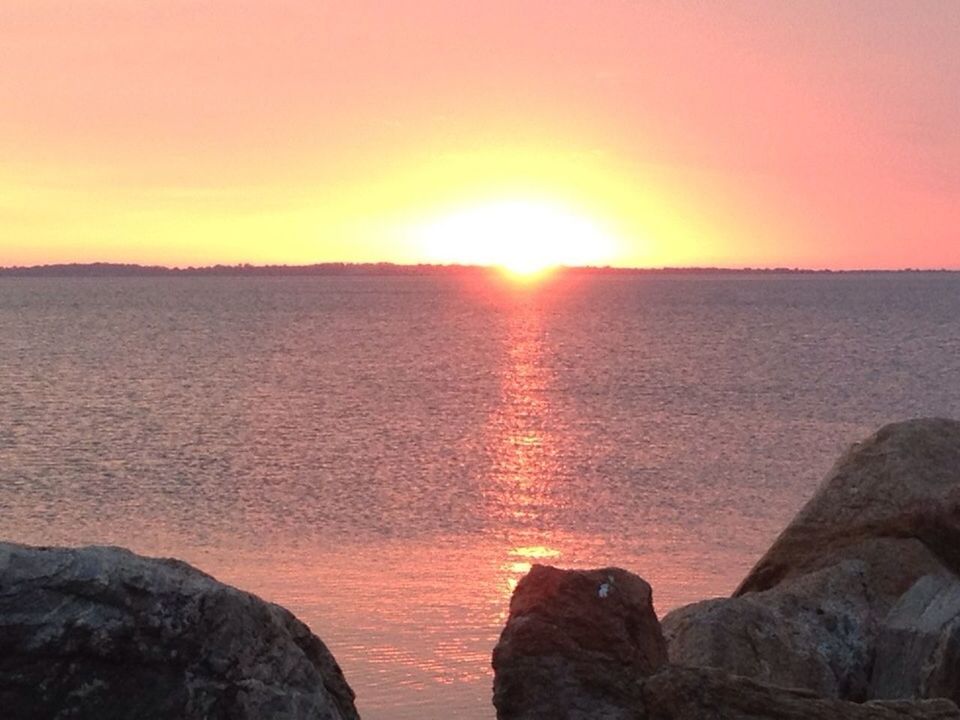 sunset, scenics, tranquil scene, orange color, water, sun, beauty in nature, tranquility, sea, rock - object, nature, idyllic, sky, sunlight, silhouette, rock formation, reflection, horizon over water, rock, non-urban scene