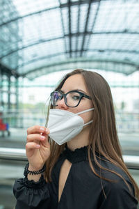 Portrait of young woman wearing eyeglasses