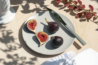 Ripe figs on plate