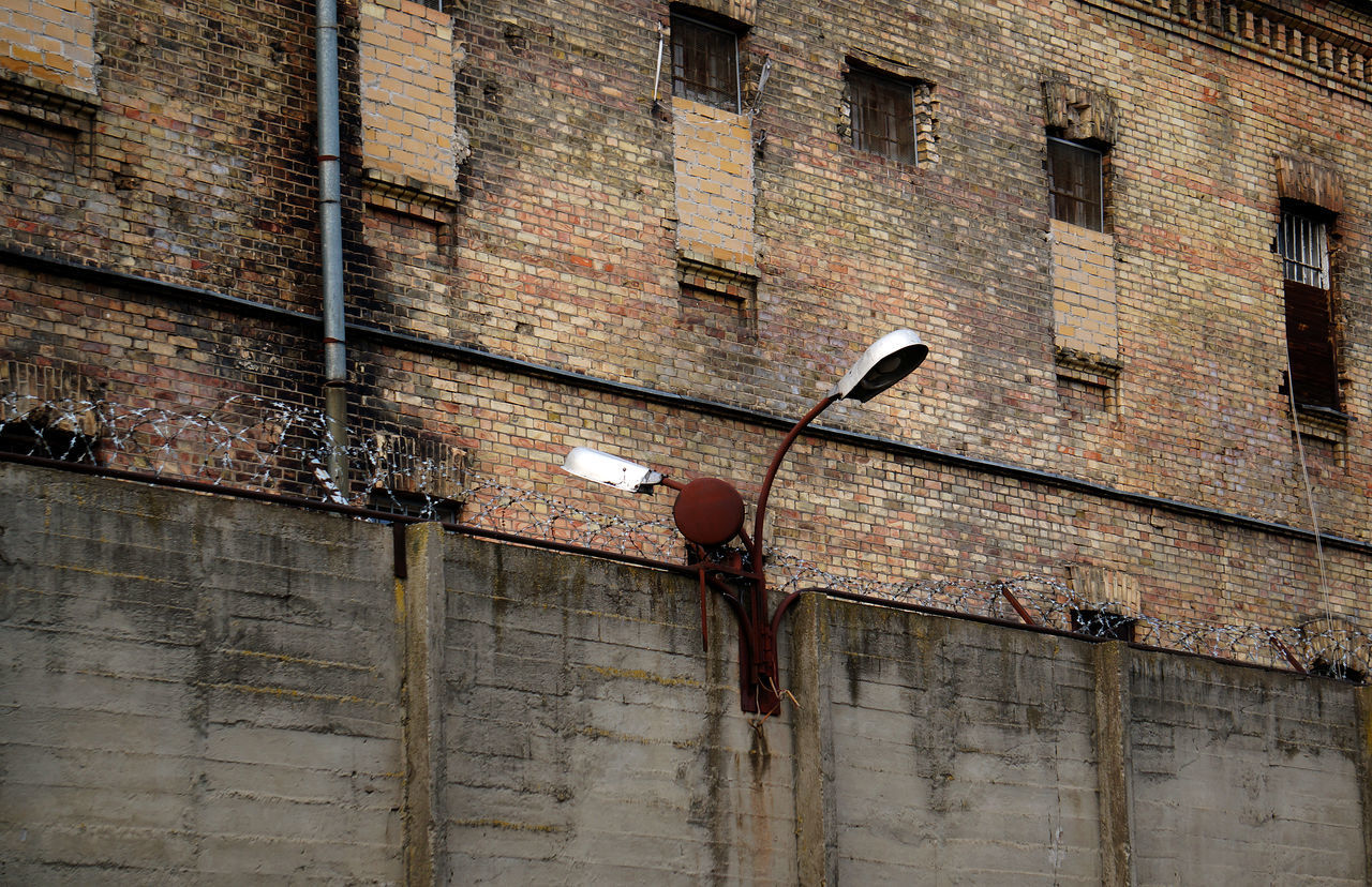 LOW ANGLE VIEW OF STREET LIGHT AGAINST WALL