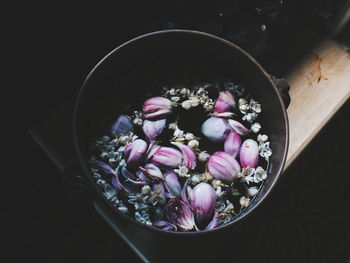 Bowl of pink roses