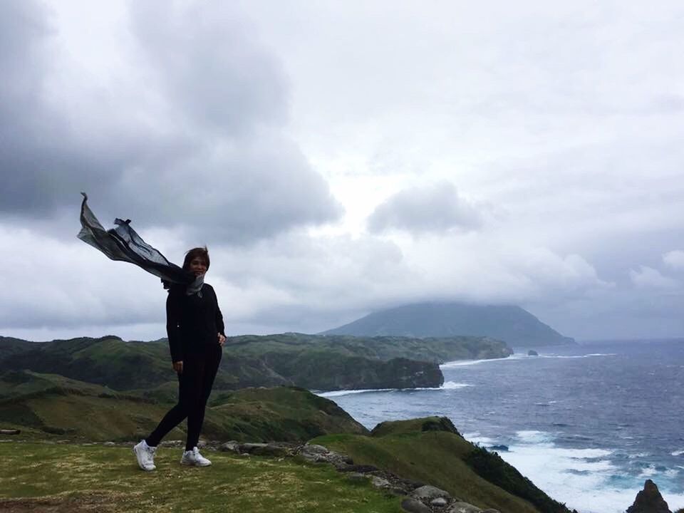 FULL LENGTH OF MAN STANDING AT SEA AGAINST SKY