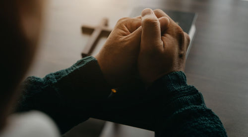 Cropped hand of woman holding hands