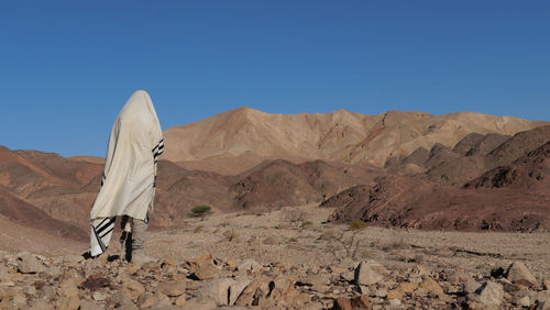 Israeli jewish man in the desert 