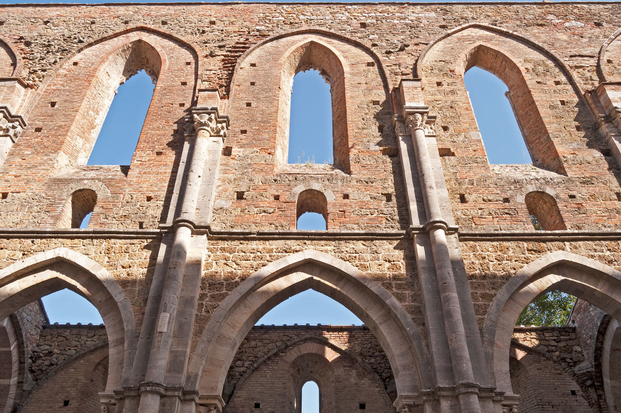 LOW ANGLE VIEW OF OLD RUINS