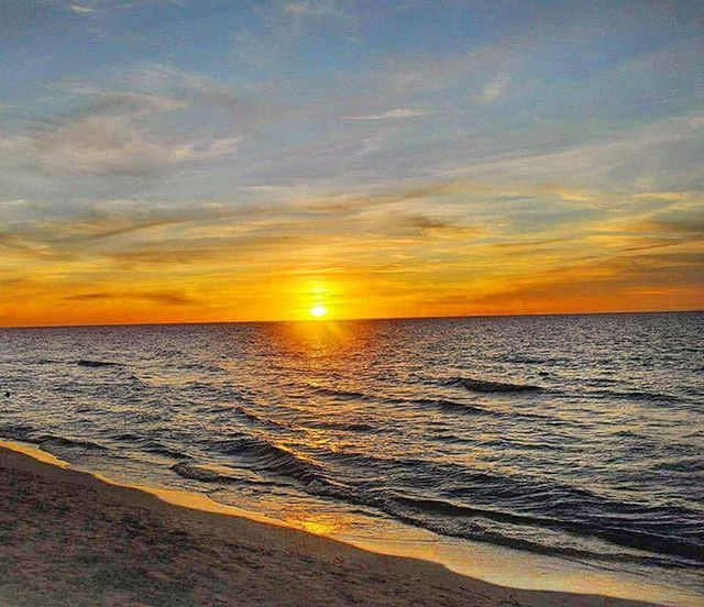 sunset, sea, horizon over water, water, scenics, tranquil scene, beauty in nature, beach, sky, tranquility, orange color, sun, shore, idyllic, nature, cloud - sky, wave, sunlight, reflection, cloud