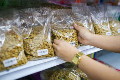 Cropped hand of woman preparing food