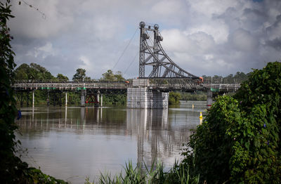 Eine ganz alte brücke im mittleren australien 