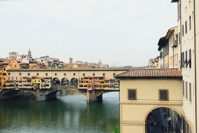 Arch bridge over river in city