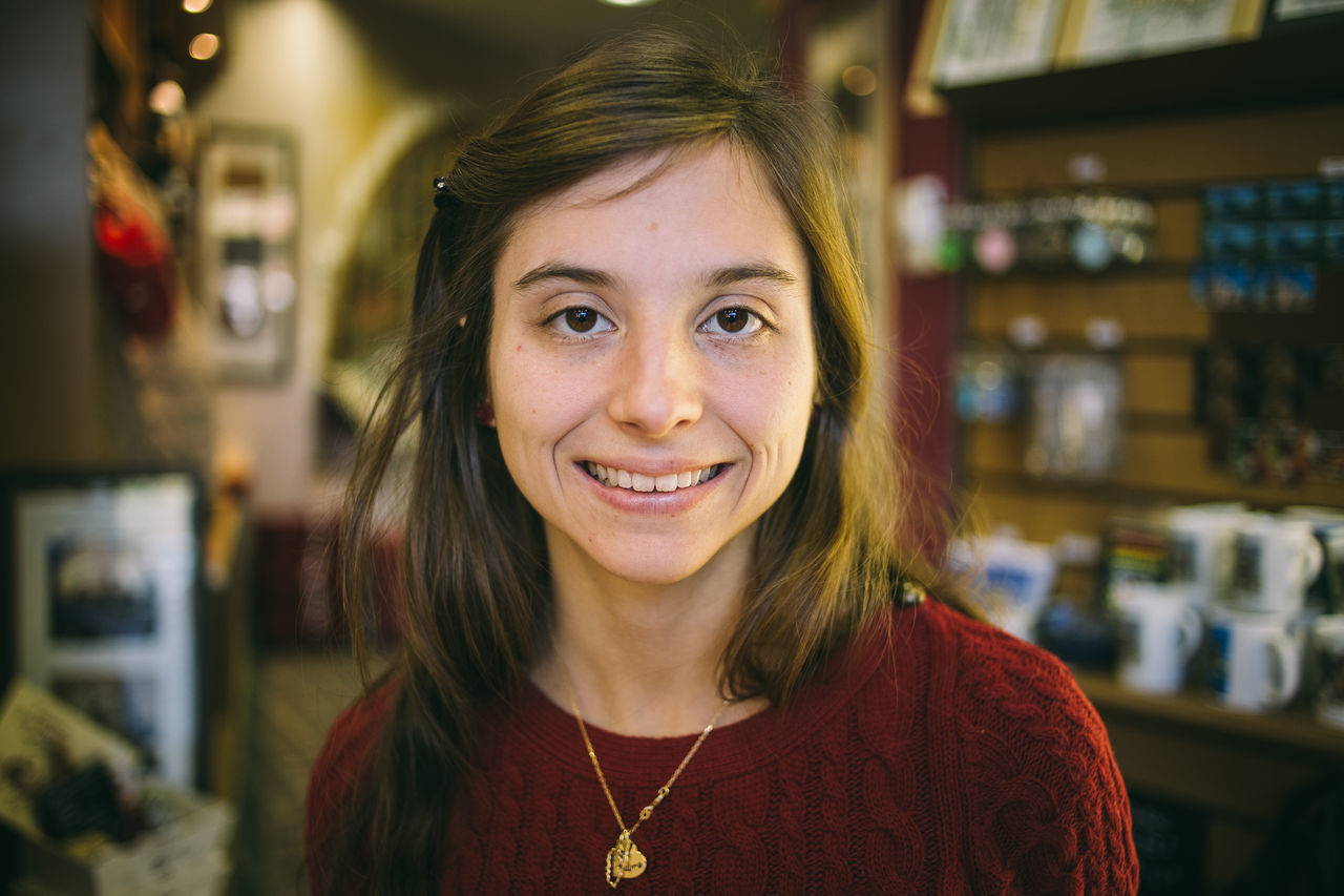 portrait, lifestyles, headshot, focus on foreground, front view, leisure activity, close-up, casual clothing, confidence, human face, day, selective focus