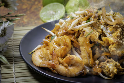 Pad thai is a popular dish for both thais and foreigners.