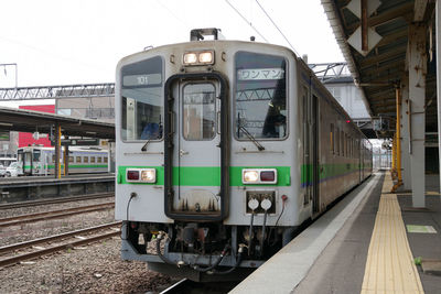 Kiha 143 local train at the higashi-muroran station