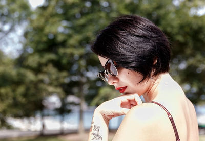 Close-up of young woman wearing sunglasses