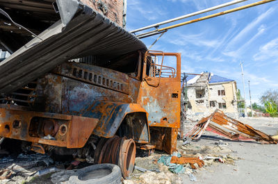 Abandoned car