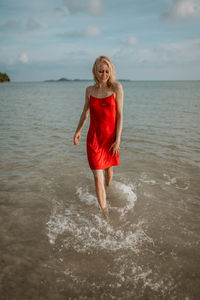 The girl in the red dress is running sea water