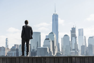 Usa, businessman at new jersey waterfront with view to manhattan