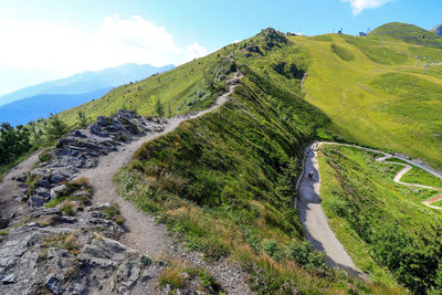 Climbing path from spieljoch 1920 m towards onkeljoch 2066 m at fügen, austria in august 2020.