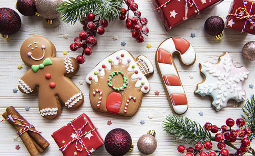 Christmas gingerbread with christmas decorations on white wooden table. christmas holiday background