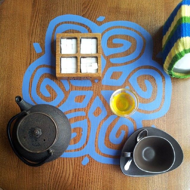 indoors, table, still life, high angle view, communication, coffee cup, circle, close-up, directly above, drink, no people, technology, food and drink, refreshment, cup, wood - material, coffee - drink, coffee, geometric shape, day