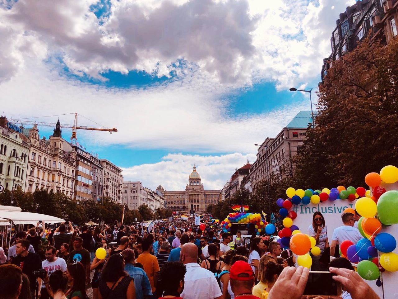 crowd, group of people, large group of people, cloud - sky, sky, building exterior, architecture, built structure, real people, city, men, women, nature, day, lifestyles, street, building, adult, leisure activity, outdoors