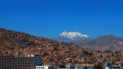 Panoramic view of la paz with the ilimani mountain in the background. bolivia