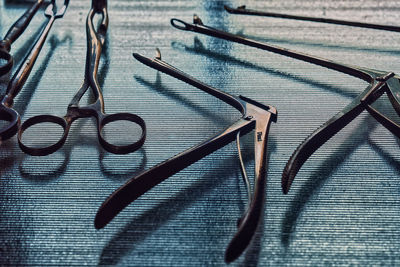 Sharp suppleness - instruments that became the sharp and supple fingers of doctors.