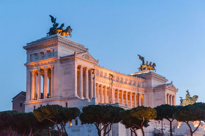 Statue of historic building against sky