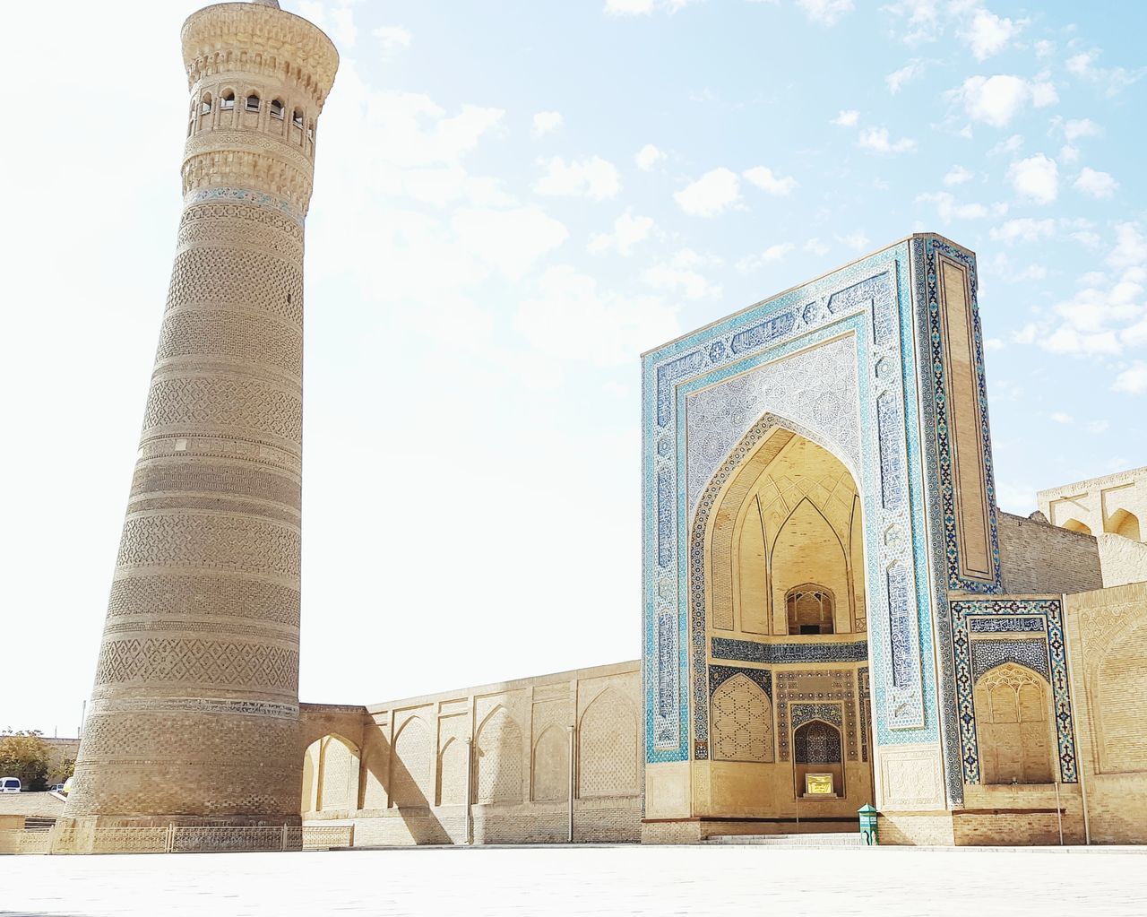 architecture, built structure, landmark, history, building exterior, the past, travel destinations, sky, nature, place of worship, building, religion, monument, arch, day, travel, ancient history, outdoors, tower, no people, marble, cloud, city, low angle view