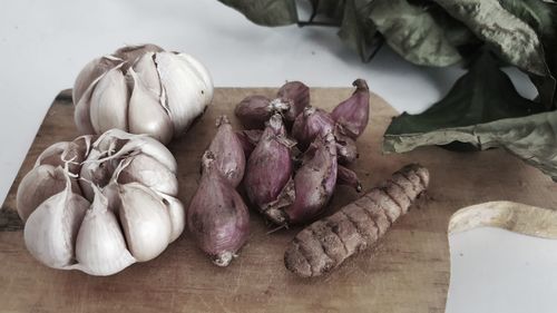 Close-up of chopped vegetables on cutting board