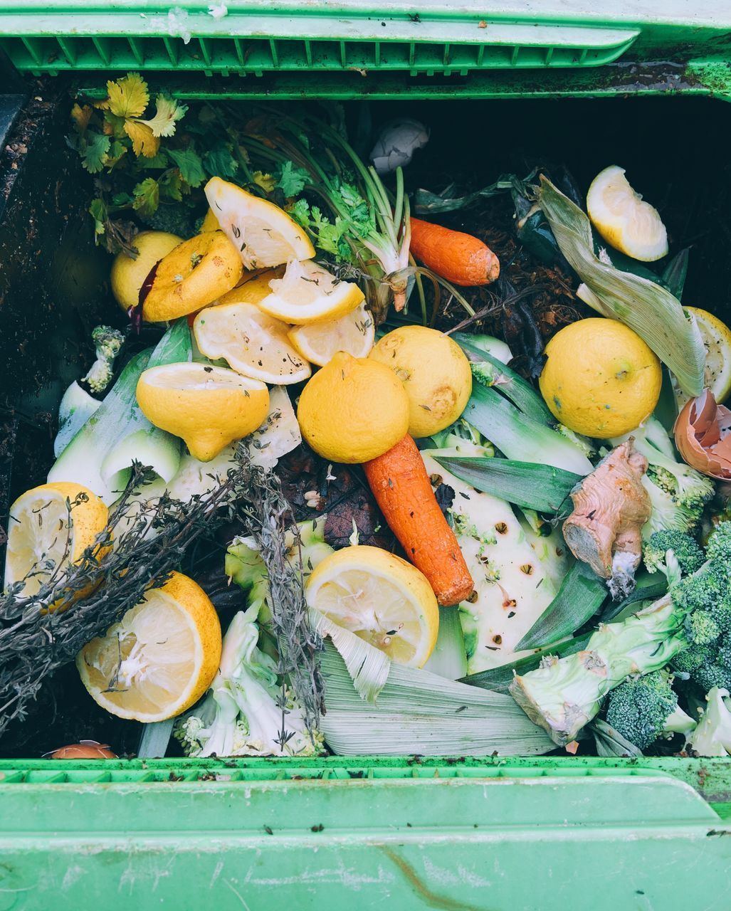 HIGH ANGLE VIEW OF FRUITS AND VEGETABLES ON TABLE