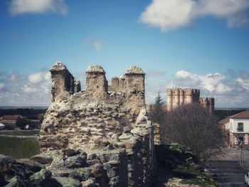 Old ruins of building against sky