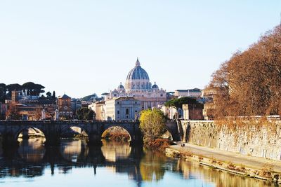 Roma attraversata dal fiume tevere...