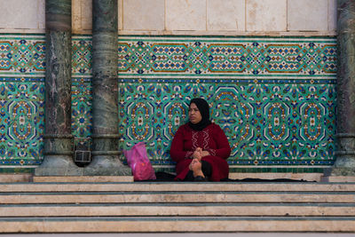 Full length of man sitting on bench