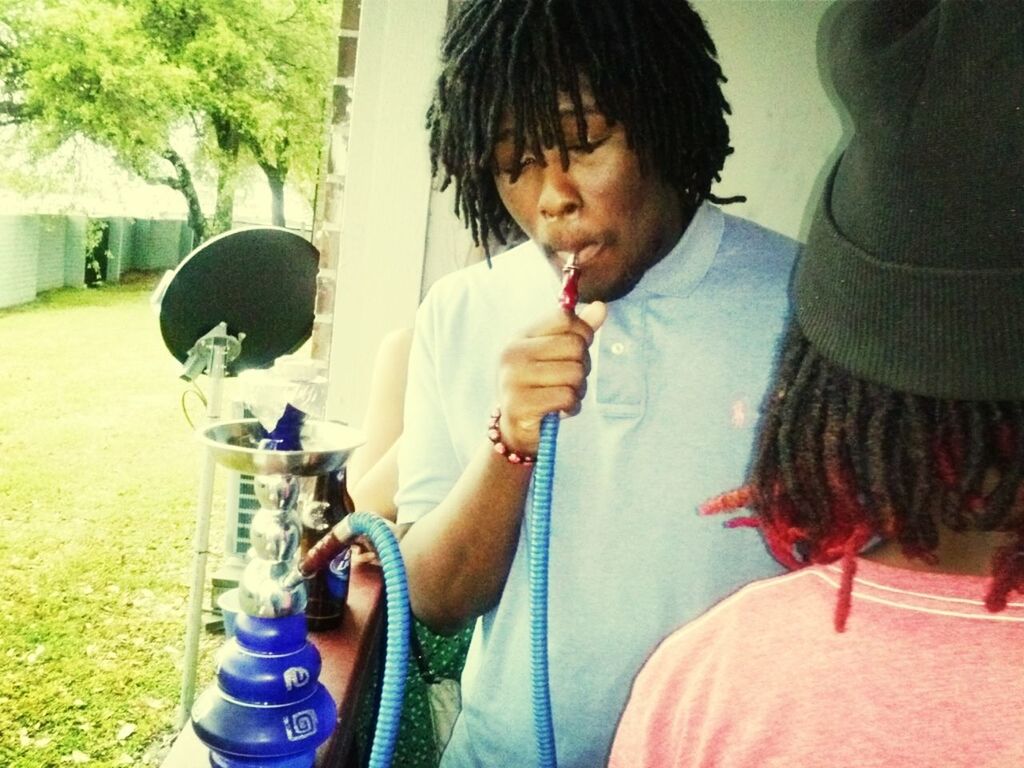 lifestyles, leisure activity, casual clothing, person, holding, incidental people, sitting, childhood, girls, food and drink, togetherness, happiness, front view, elementary age, enjoyment, smiling