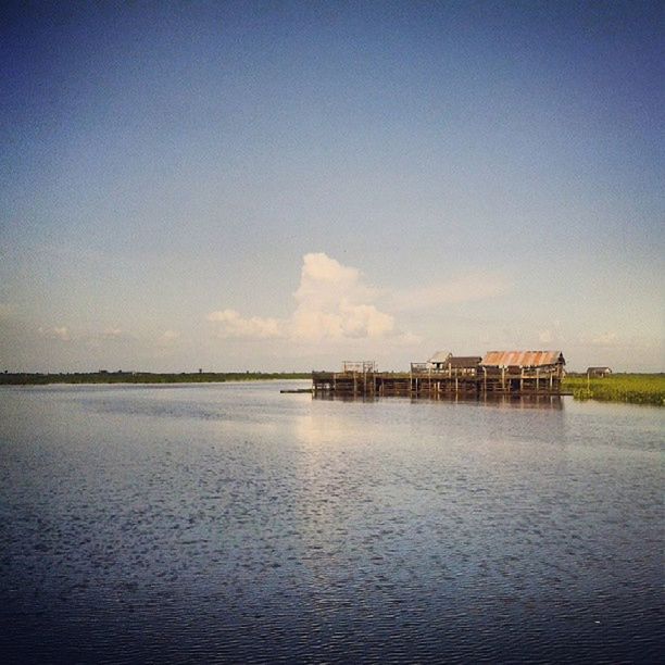 water, waterfront, tranquil scene, tranquility, sea, scenics, sky, beauty in nature, pier, nature, lake, rippled, built structure, calm, idyllic, copy space, horizon over water, reflection, blue, outdoors