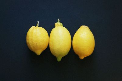 Close-up of oranges