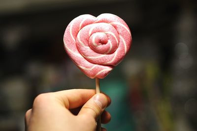 Close-up of hand holding lollipop